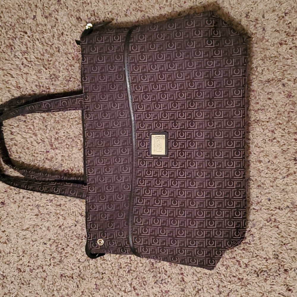 LIZ CLAIRBORNE LARGE TRAVEL TOTE BROWNS AND BLACK SIGNATURE LC